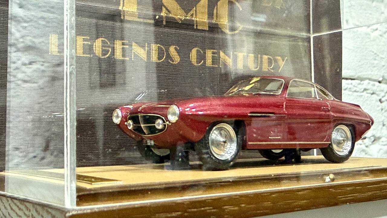 EMC Pivtorak Fiat 8V Ghia Supersonic 1953 Winner Concorso d'Eleganza Villa d'Este 2017 Class D Limited edition 60 pieces Copy №: 37 37/50 1:43