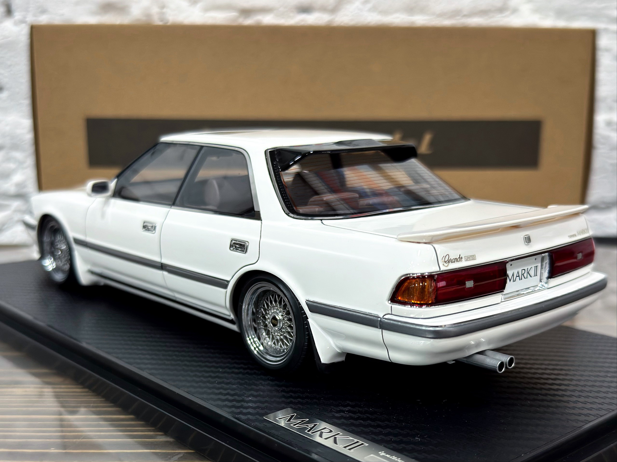 IG3853 Ignition Model Toyota MARK Ⅱ 2.5 Grande Limited (JZX81) White 1:18 — изображение 7