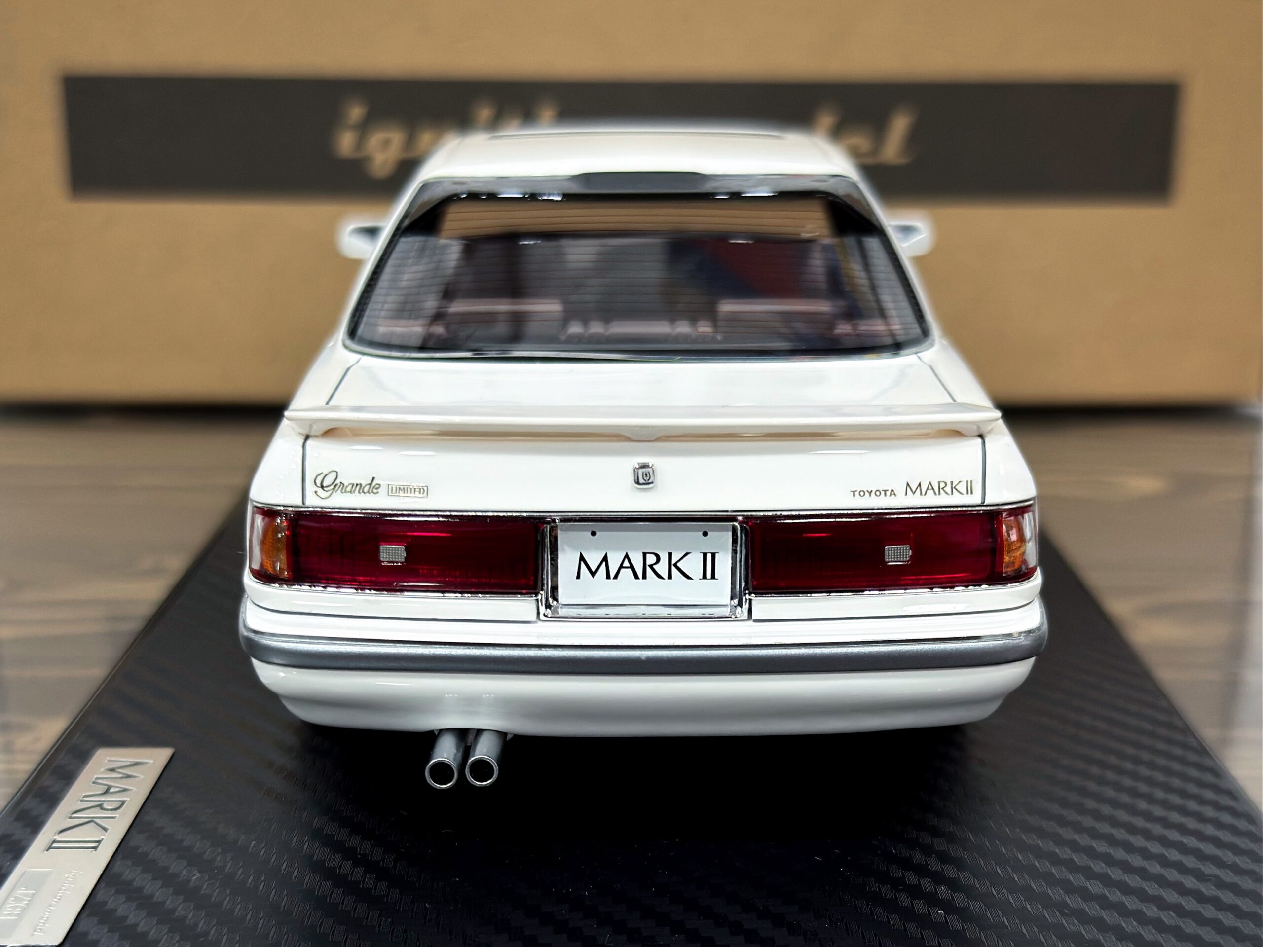 IG3853 Ignition Model Toyota MARK Ⅱ 2.5 Grande Limited (JZX81) White 1:18 — изображение 6