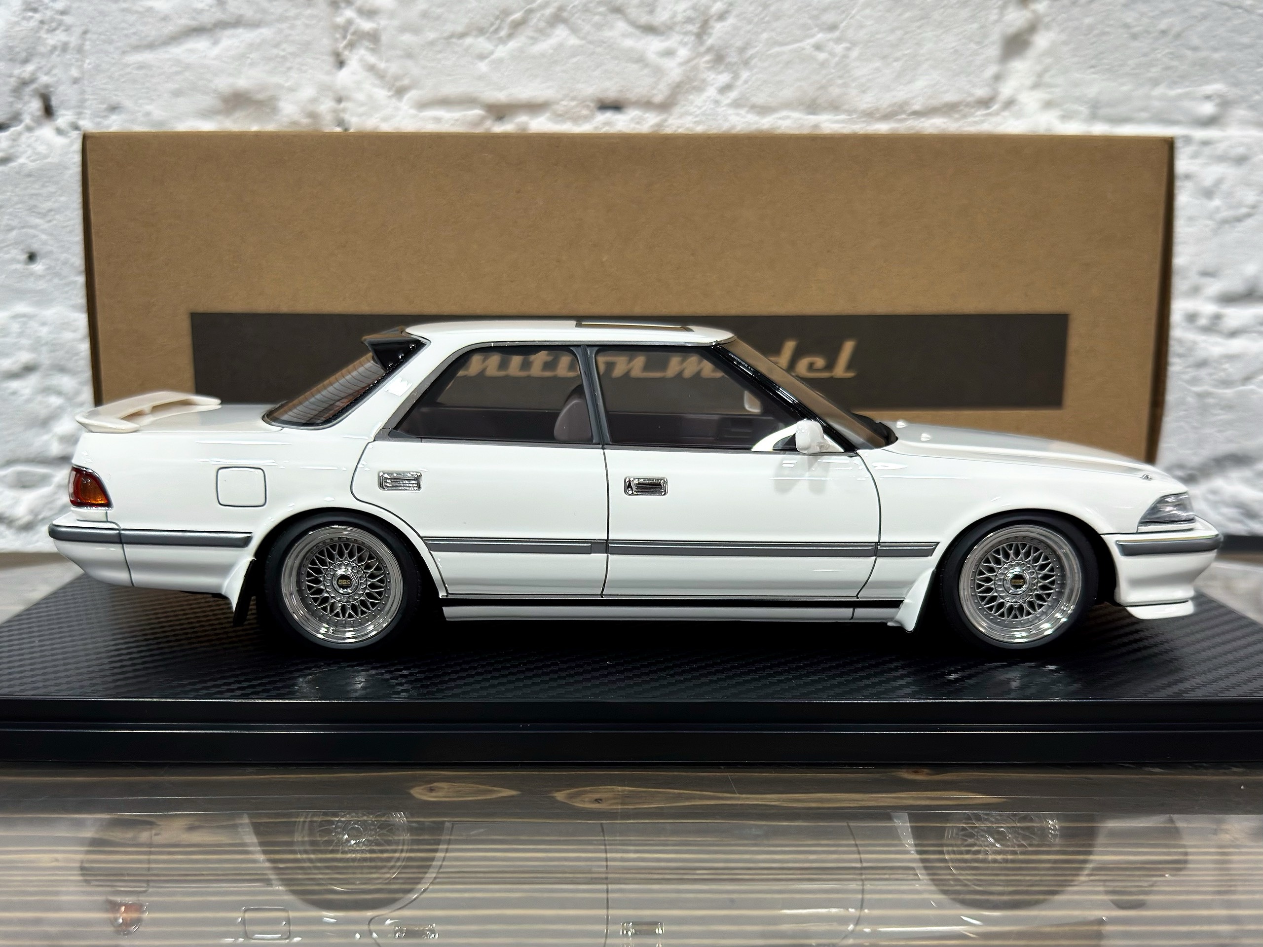 IG3853 Ignition Model Toyota MARK Ⅱ 2.5 Grande Limited (JZX81) White 1:18 — изображение 4