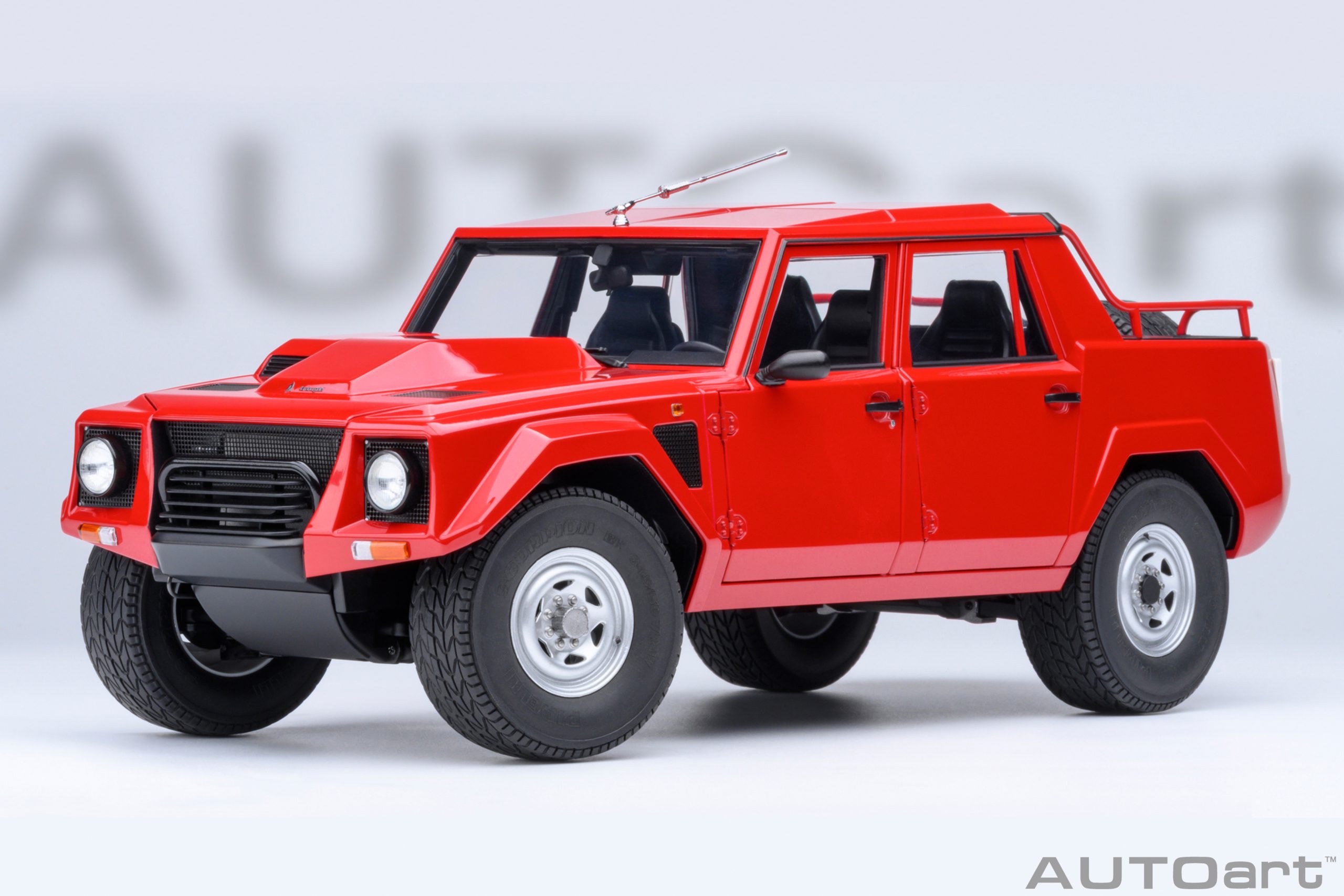 74551 AUTOart Lamborghini LM002 Rosso Siviglia 1:18