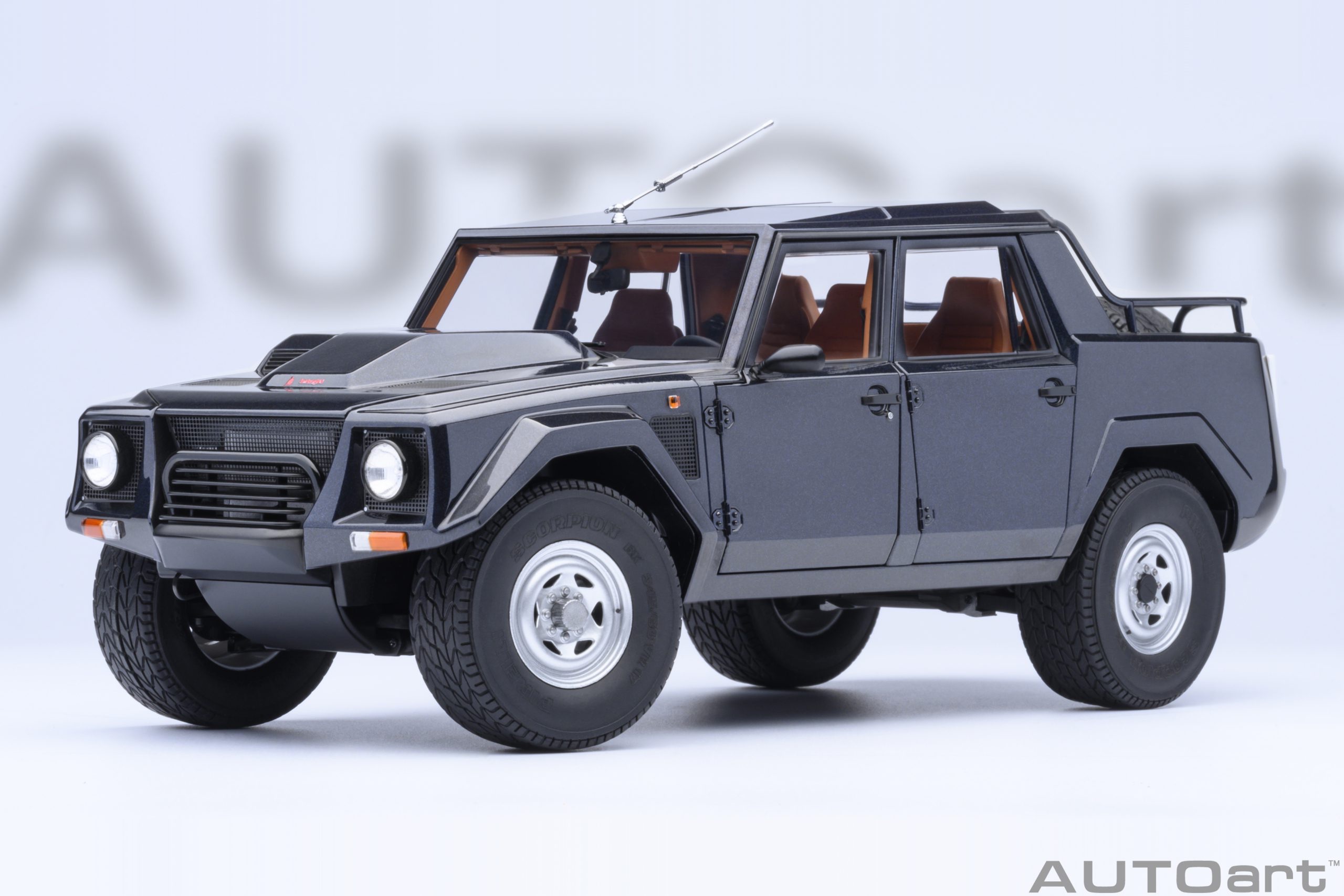 74552 AUTOart Lamborghini LM002 Blu Acapulco Metallic 1:18