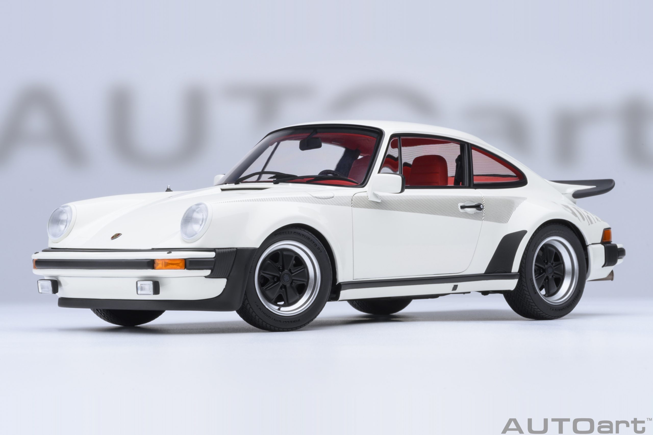78113 AUTOart Porsche 911 Turbo 3.0 (930) Grand Prix White 1:18