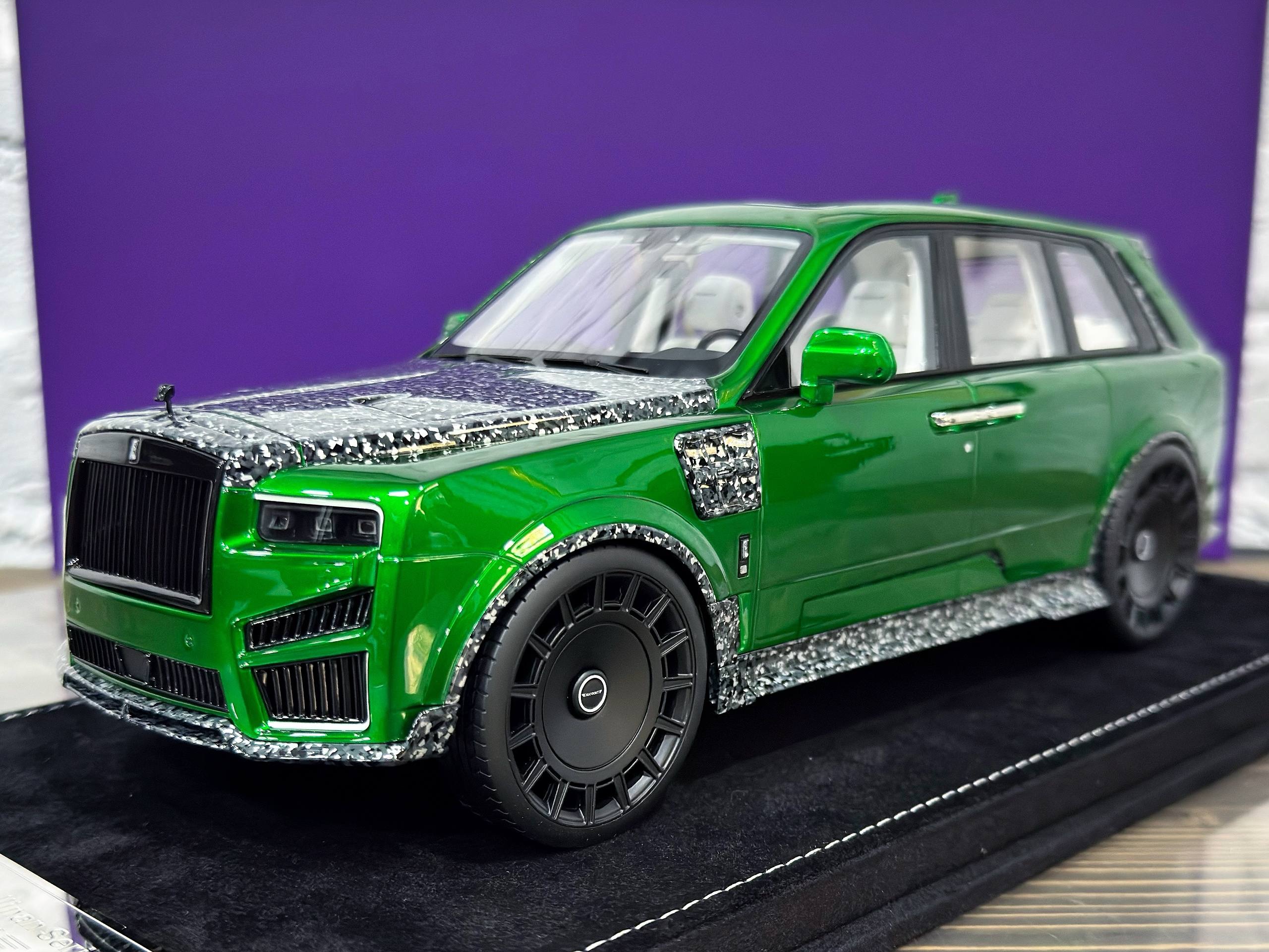 HHJL250807CM Henson & Heaven/AMA Dubai Rolls Royce Cullinan Series II Mansory Electrie Green/Arabian Carbon 1:18