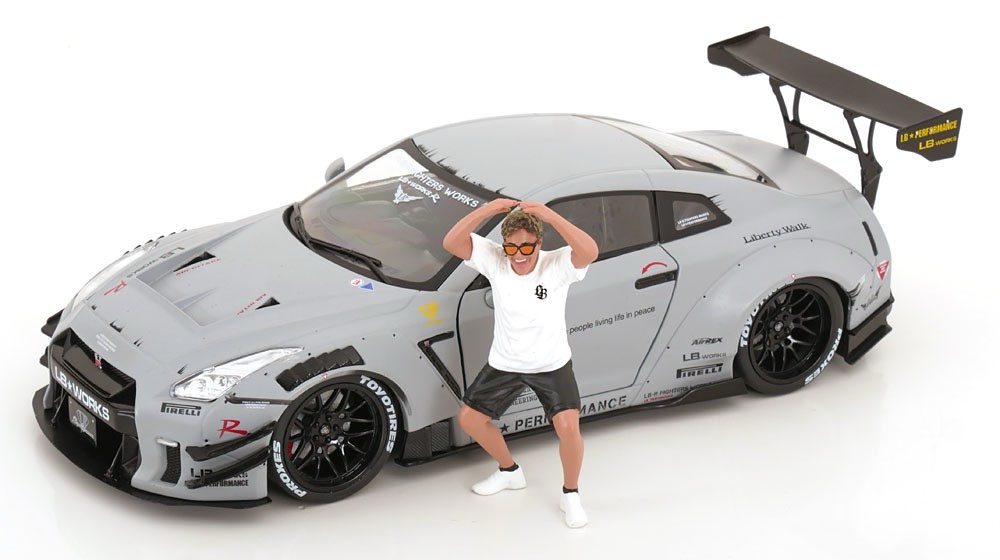 S1805821 Solido Nissan GT-R R35 Liberty Walk Body Kit 2.0 with Mr. Kato San 2024 1:18