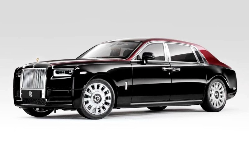 HZRR0204 OEM Rolls Royce Phantom VIII Black/Red 1:18