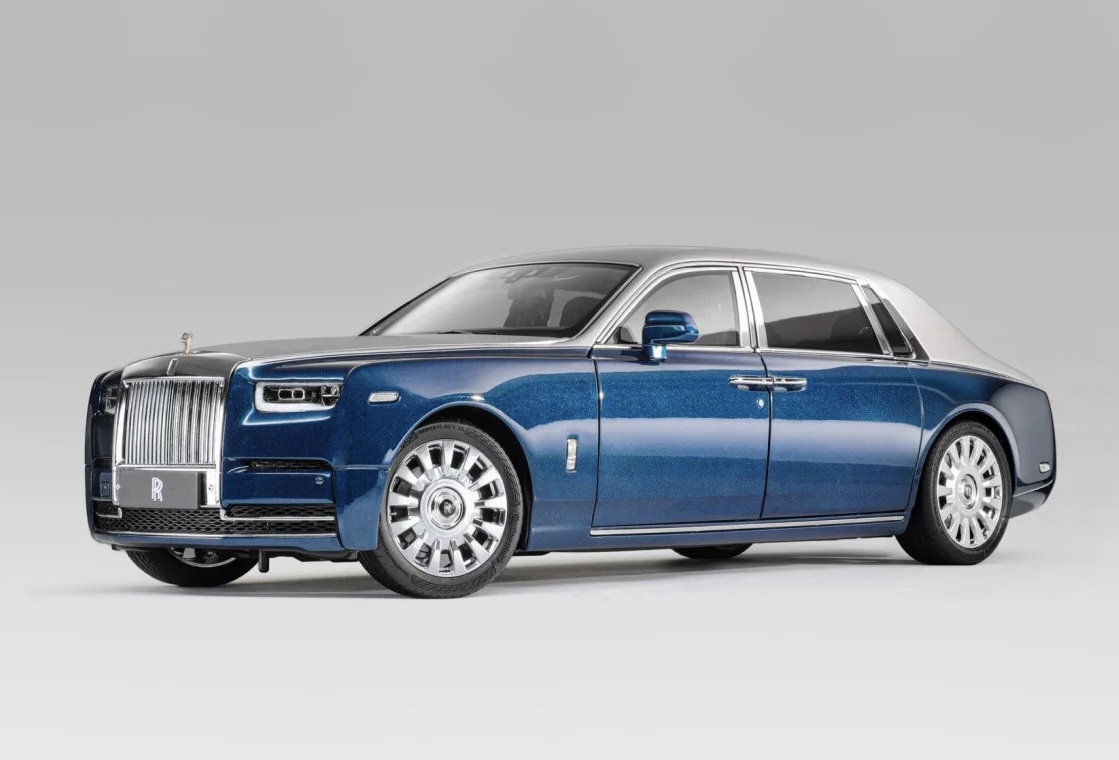 HZRR0211 OEM Rolls Royce Phantom VIII Blue/Silver 1:18
